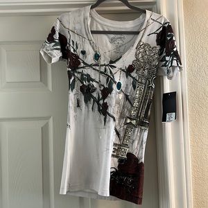 CLEARANCE NWT Remelee t-shirt with roses and jewels on front and back